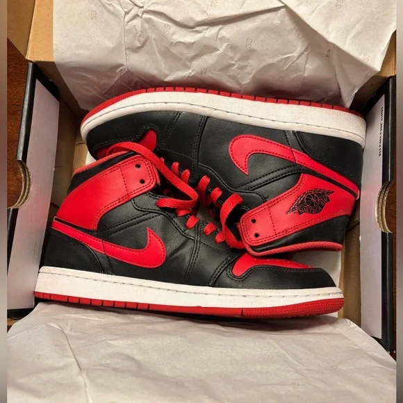 Nike Air Jordan 1 Mid Black/Fire red-white - Picture 6 of 7
